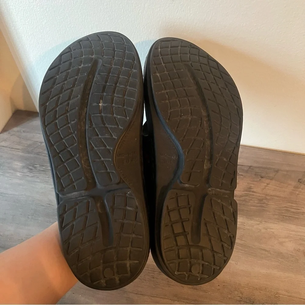 OOFOS Unisex OOriginal Black Flip Flop Sandals Comfort Recovery EU 45